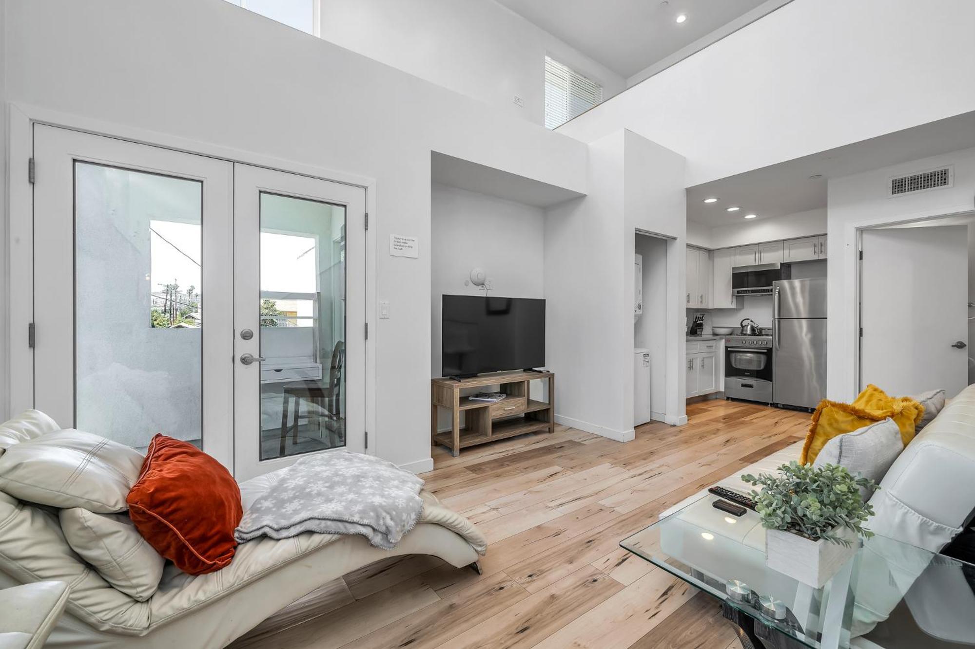Chic 3-levels Loft-style 2-bedroom 2-bathroom By Hollywood Los Ángeles