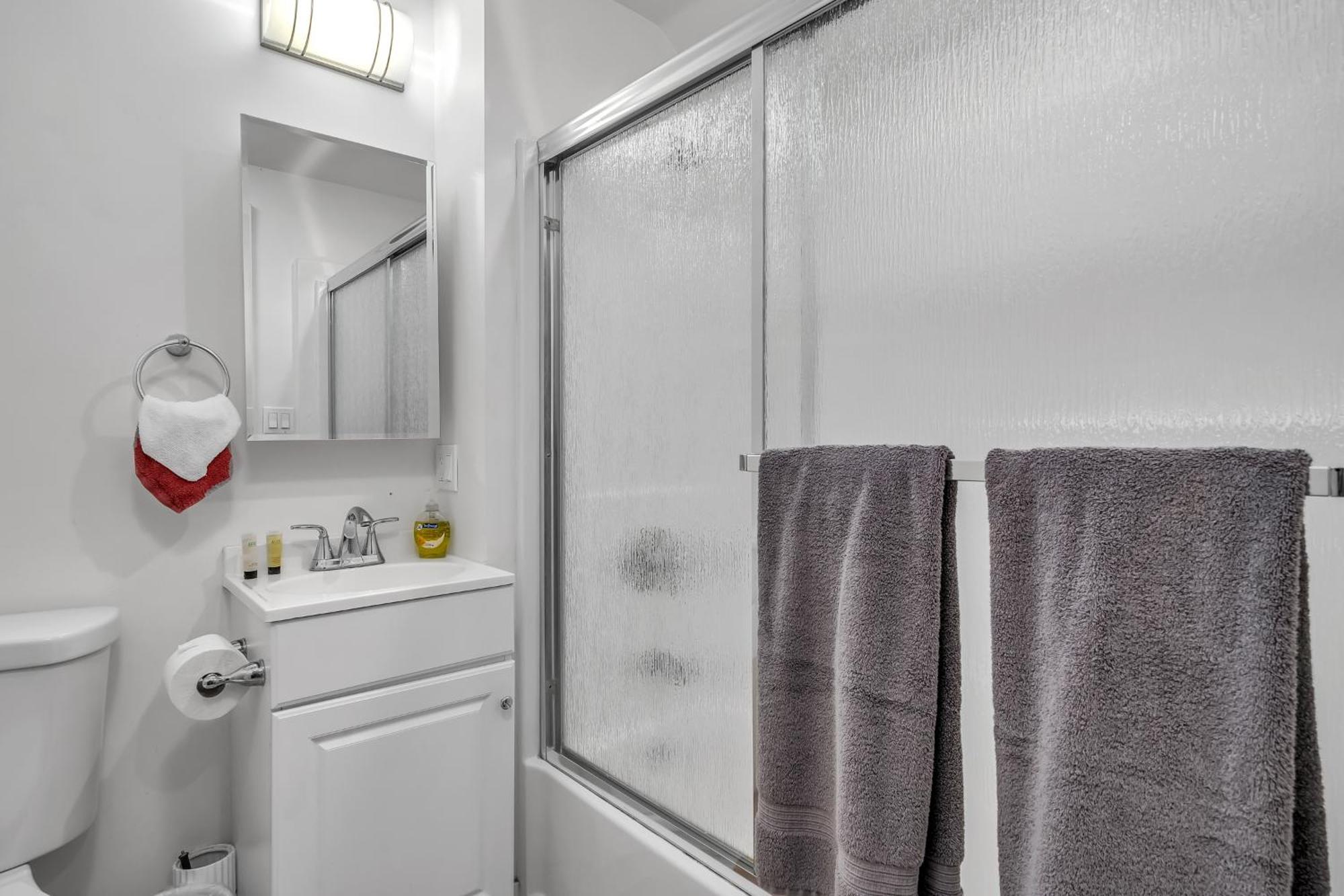 Chic 3-levels Loft-style 2-bedroom 2-bathroom By Hollywood Apartamento